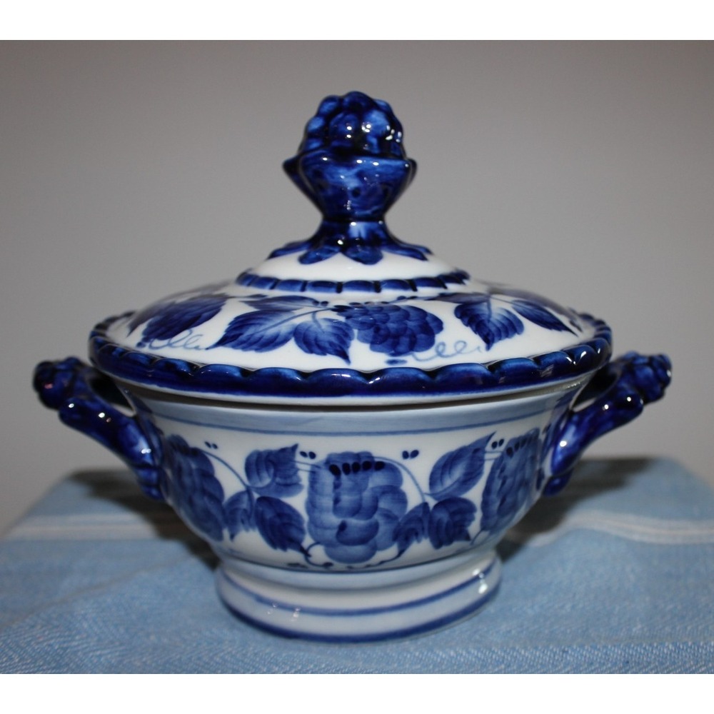 Gzhel lidded hand painted blue/white sugar or jam bowl 6 in tall x 6 in diameter